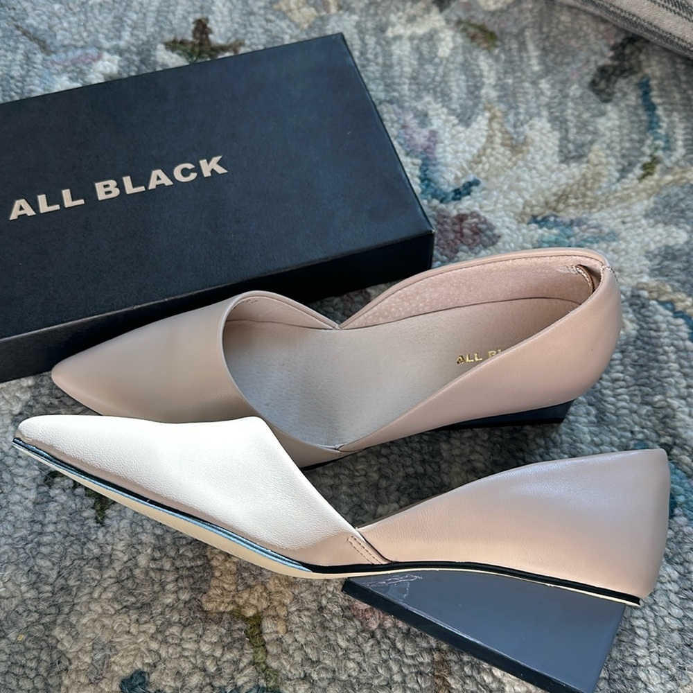 NWOT Nude wedge pumps with grey heel. Size 37.